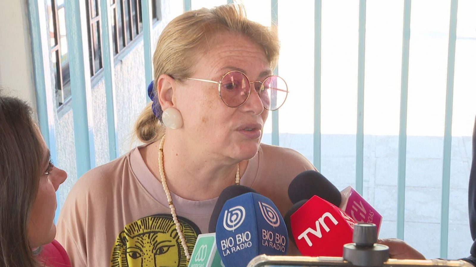 Angela Vivanco vota en elecciones