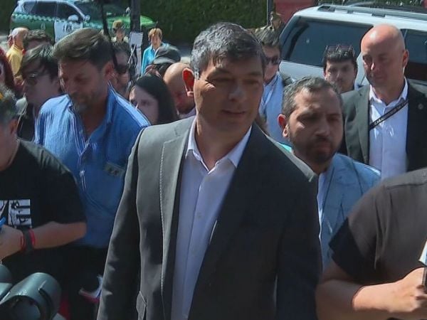 Franco Parisi vota en La Reina