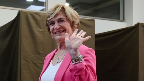 Evelyn Matthei gana en China tras resultados preliminares