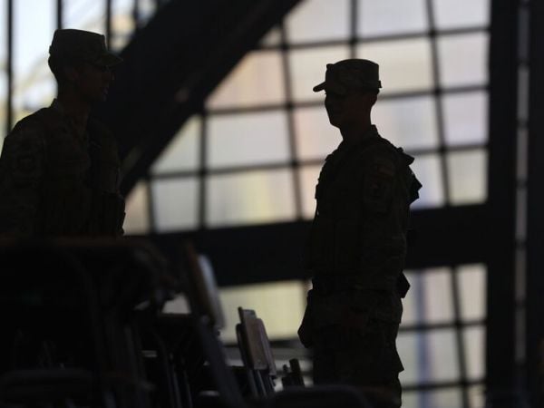 Afuera de local de votación en La Florida: Carabineros aclara asalto y detención de sujeto