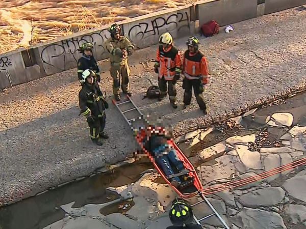 Hombre es lanzado al río Mapocho tras violento asalto en Santiago Centro