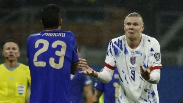 Erling Haaland en un partido entre Italia y Suecia