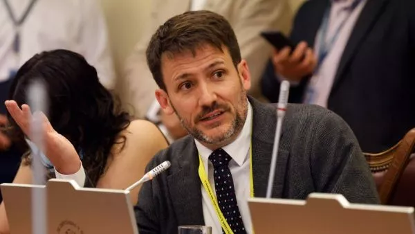 Comisión revisora aprueba acusación constitucional contra Diego Pardow