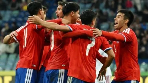 La Selección Chilena celebra su victoria sobre Perú en Rusia