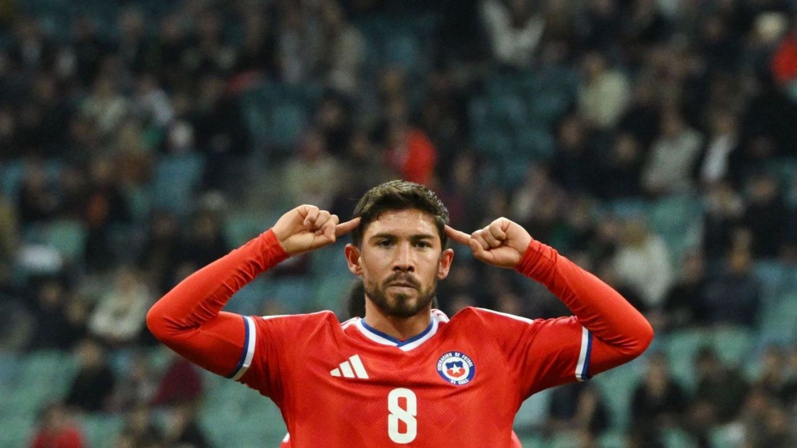Felipe Loyola celebrando un gol con la Selección Chilena