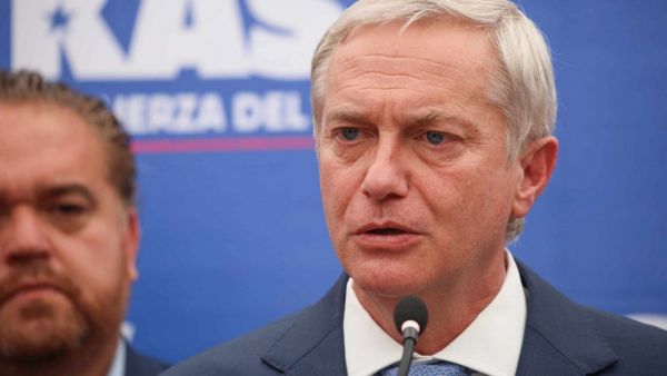 Kast responde a críticas de Jara: 
