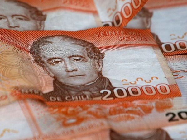 Billetes. Sueldo mínimo banco BCI