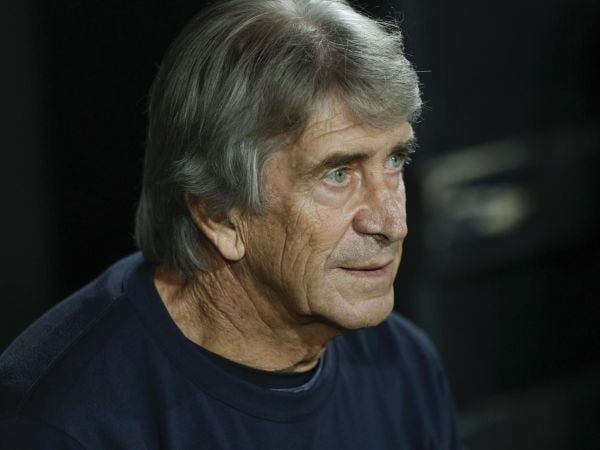 Manuel Pellegrini fue consultado si prefiere renovar con el Betis o arribar a La Roja