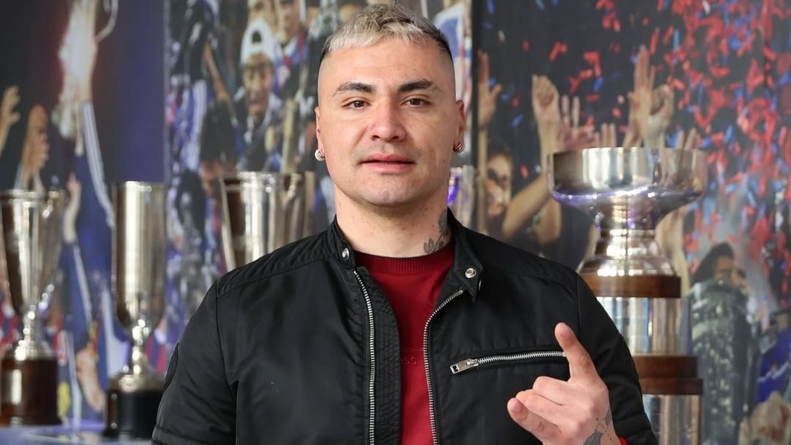 Cristóbal Campos hizo un llamado de ayuda tras sufrir un robo en su casa, donde perdió algunas camisetas de su colección