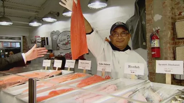 ¿Cómo se produce el salmón que exportamos al mundo?