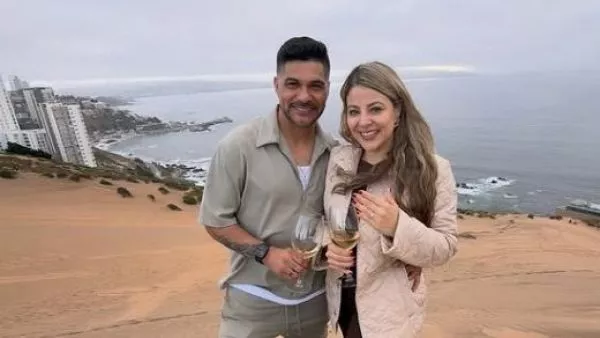 Reinaldo Navia sorprendió en redes sociales con su petición a su pareja, Stephania Valadez.