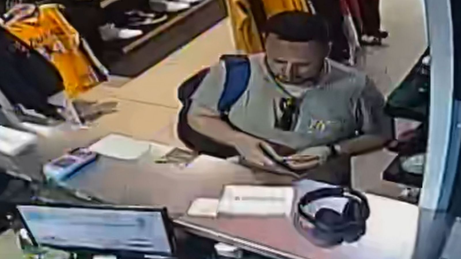 Amigo usó tarjetas bancarias