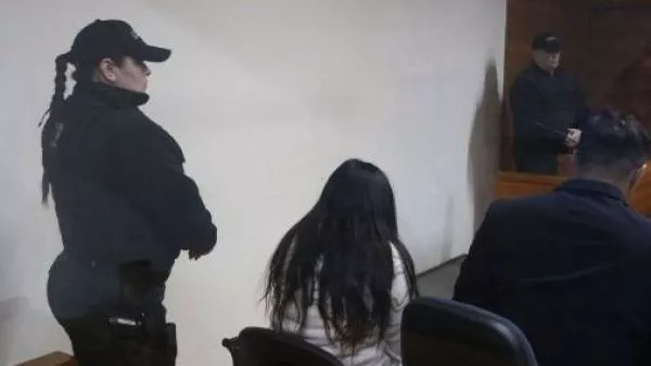 Piden indultar a mujer que asesinó a si expareja por violar a su hija