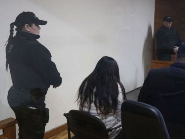 Piden indultar a mujer que asesinó a si expareja por violar a su hija