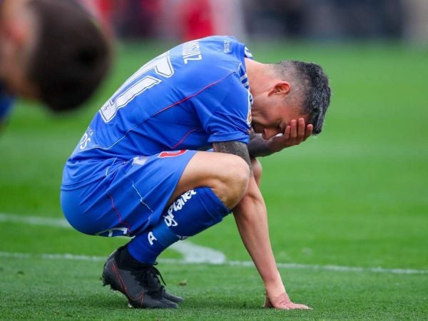 Charles Aránguiz cabizbajo