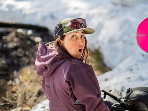 Isidora Assler, figura del snowboard chileno, inició una rifa para financiar su participación en Mundial de Freeride en Andorra.