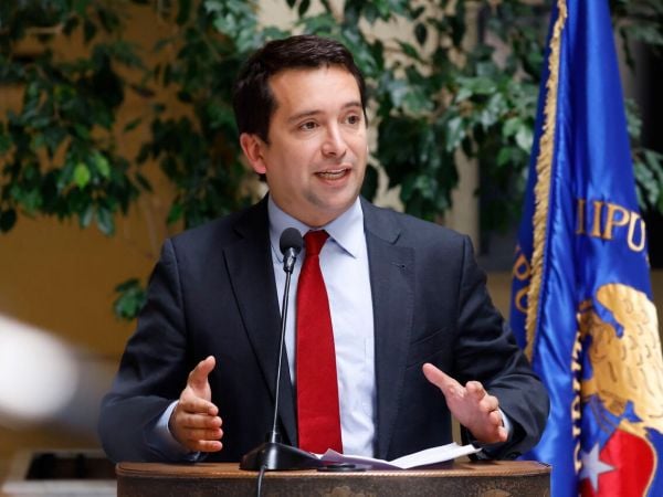 Araya suspende participación en bancada republicana