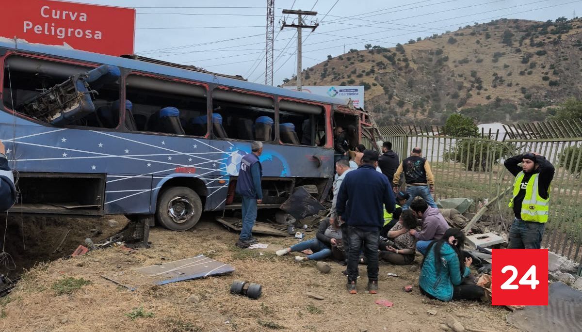 Ocho heridos tras volcamiento de bus en La Calera | 24horas