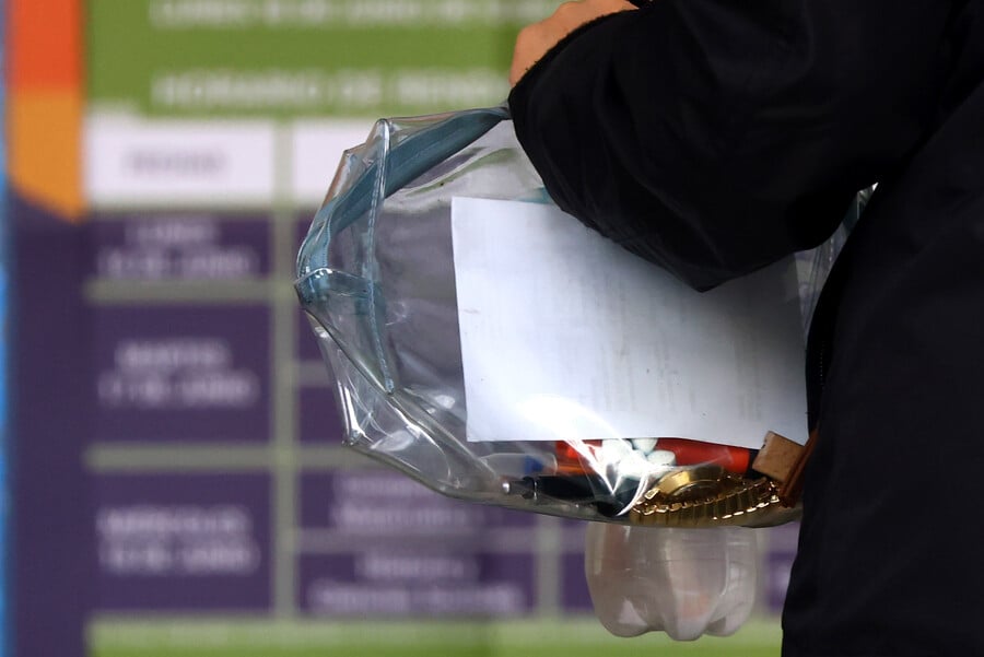 Alumnos en la rendición de la PAES