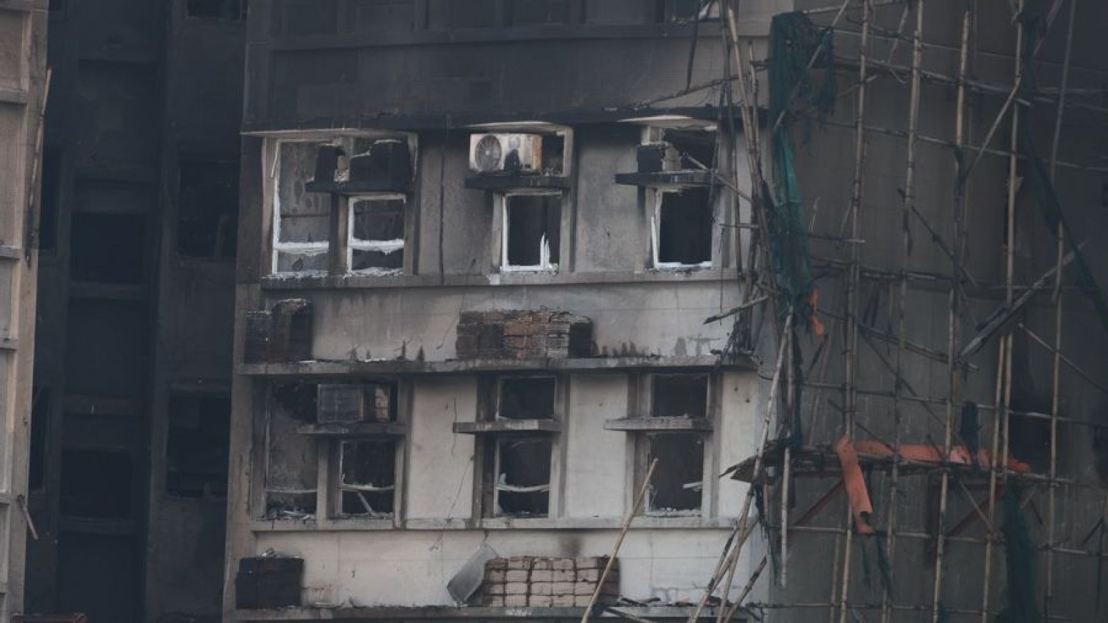 Tragedia en Hong Kong: suben a 128 los muertos y 200 desaparecidos tras incendio