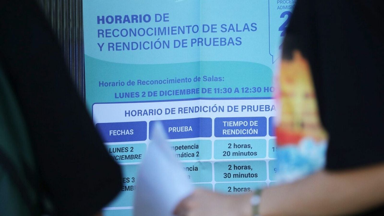 Cartel de la PAES en colegio