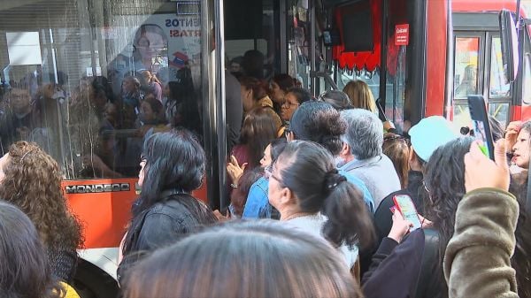 Metro cierra estaciones en la Línea 1 por persona en la vía