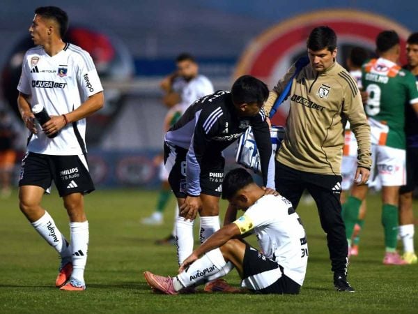 Jugadores de Colo Colo cabizbajos tras derrota ante Cobresal