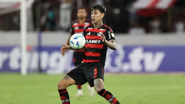 Erick Pulgar jugando por Flamengo