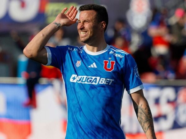 Luciano Pons jugando por la Universidad de Chile