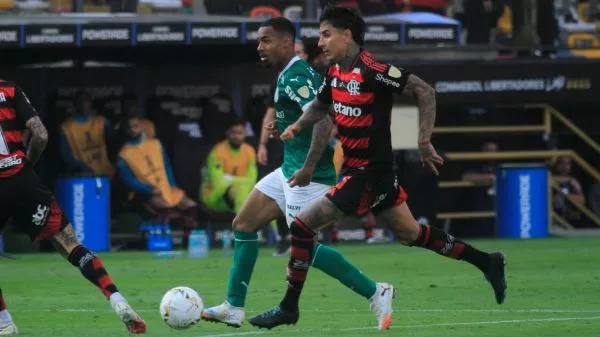 Erick Pulgar en la final de la Copa Libertadores