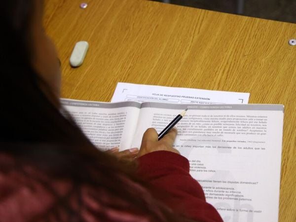 Estudiante rindiendo prueba. Admisión 2026