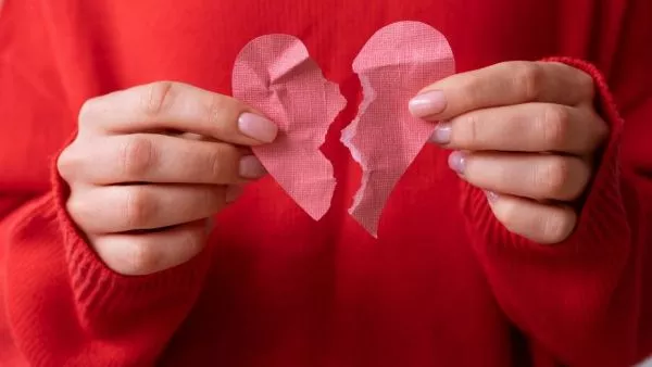 Corazón de papel roto. Cómo volver con mi ex