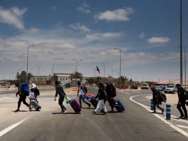 Migrantes varados en frontera con Perú: 