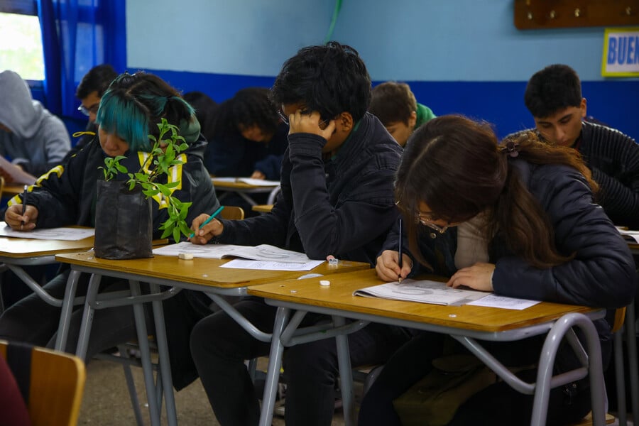 Estudiantes dando prueba
