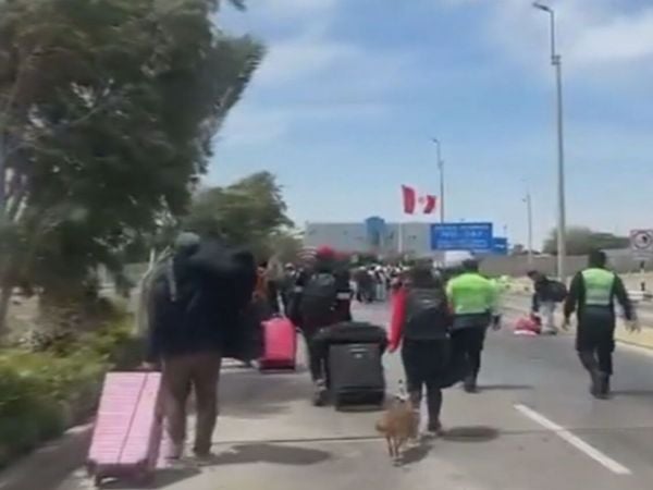 Migrantes em frontera Chile - Perú