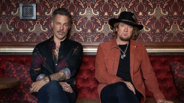 Adrian Smith y Richie Kotzen aterrizan en Chile con show en el Teatro Coliseo