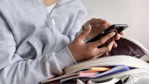 Prohibición de uso de celulares en colegios