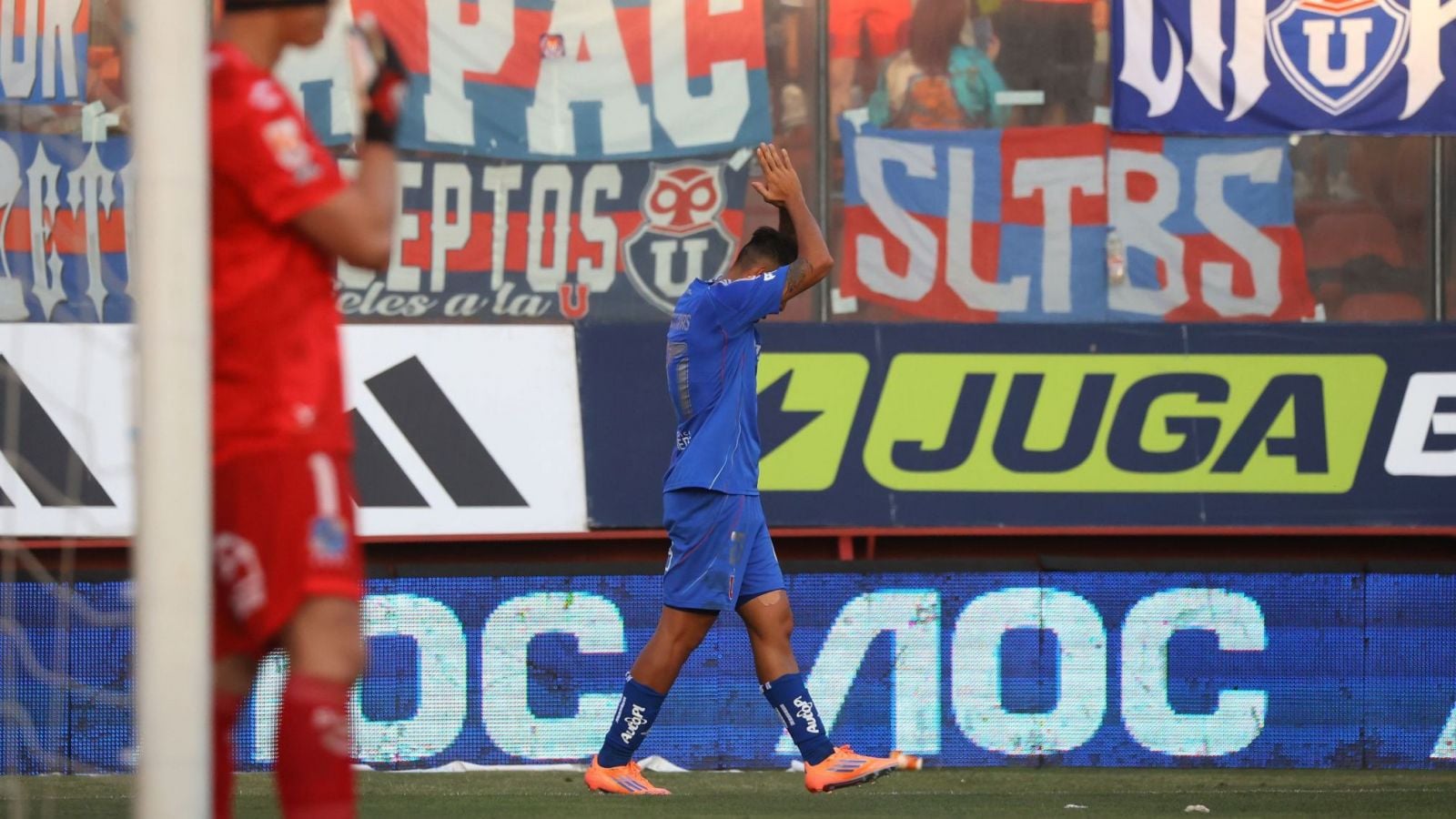 Rodrigo Contreras confesó "un año muy difícil a nivel personal", reconociendo su deseo de permanecer en el club azul.