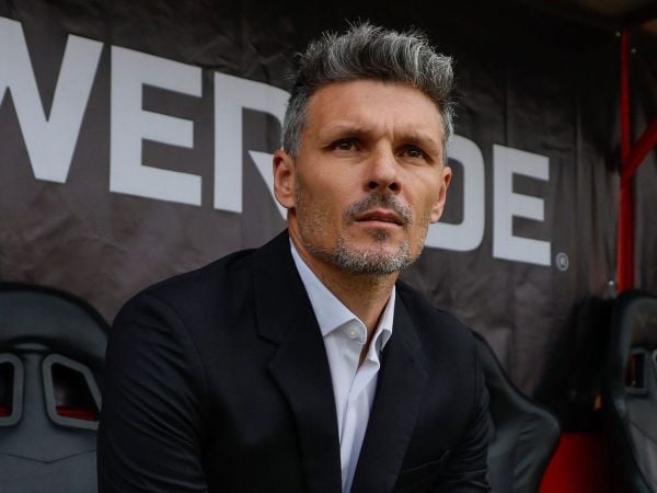 Fernando Ortiz dirigiendo un partido de Colo Colo