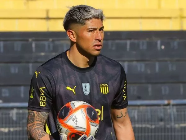 Brayan Cortés no continuará en Peñarol y deberá volver a Colo Colo