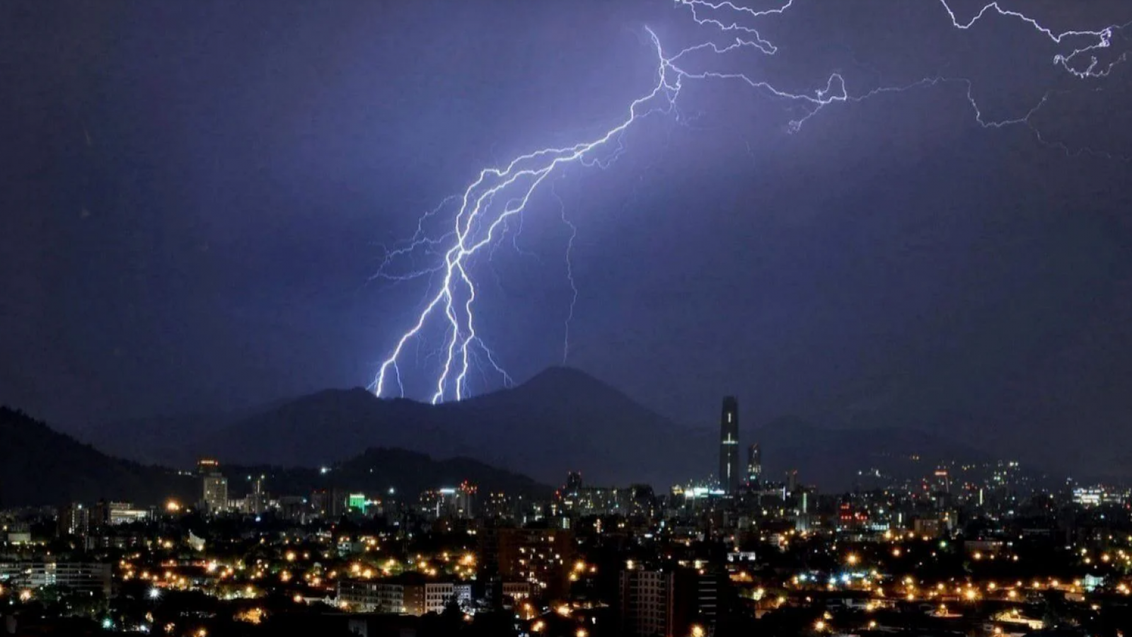 Meteorología avisa por tormentas eléctricas en RM y otras 4 regiones