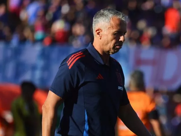 Gustavo Álvarez anunció que no continuará en la U el 2026 y Azul Azul habría contactado a Martín Anselmi