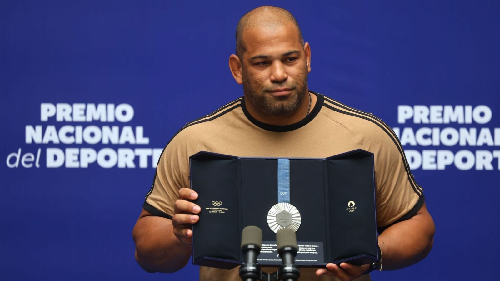 Yasmani Acosta recibió el Premio Nacional del Deporte