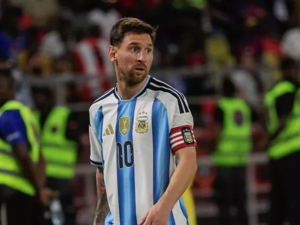 Lionel Messi disputando un partido por la Selección Argentina