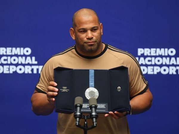 Yasmani Acosta recibió el Premio Nacional del Deporte