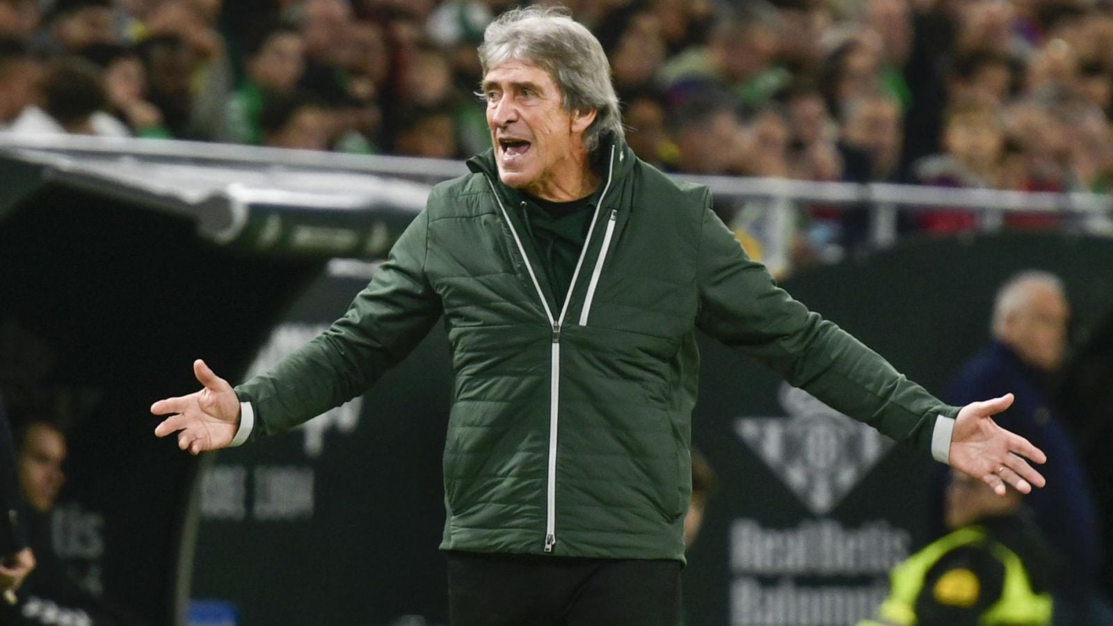 El Betis de Manuel Pellegrini cayó 5-3 ante Barcelona