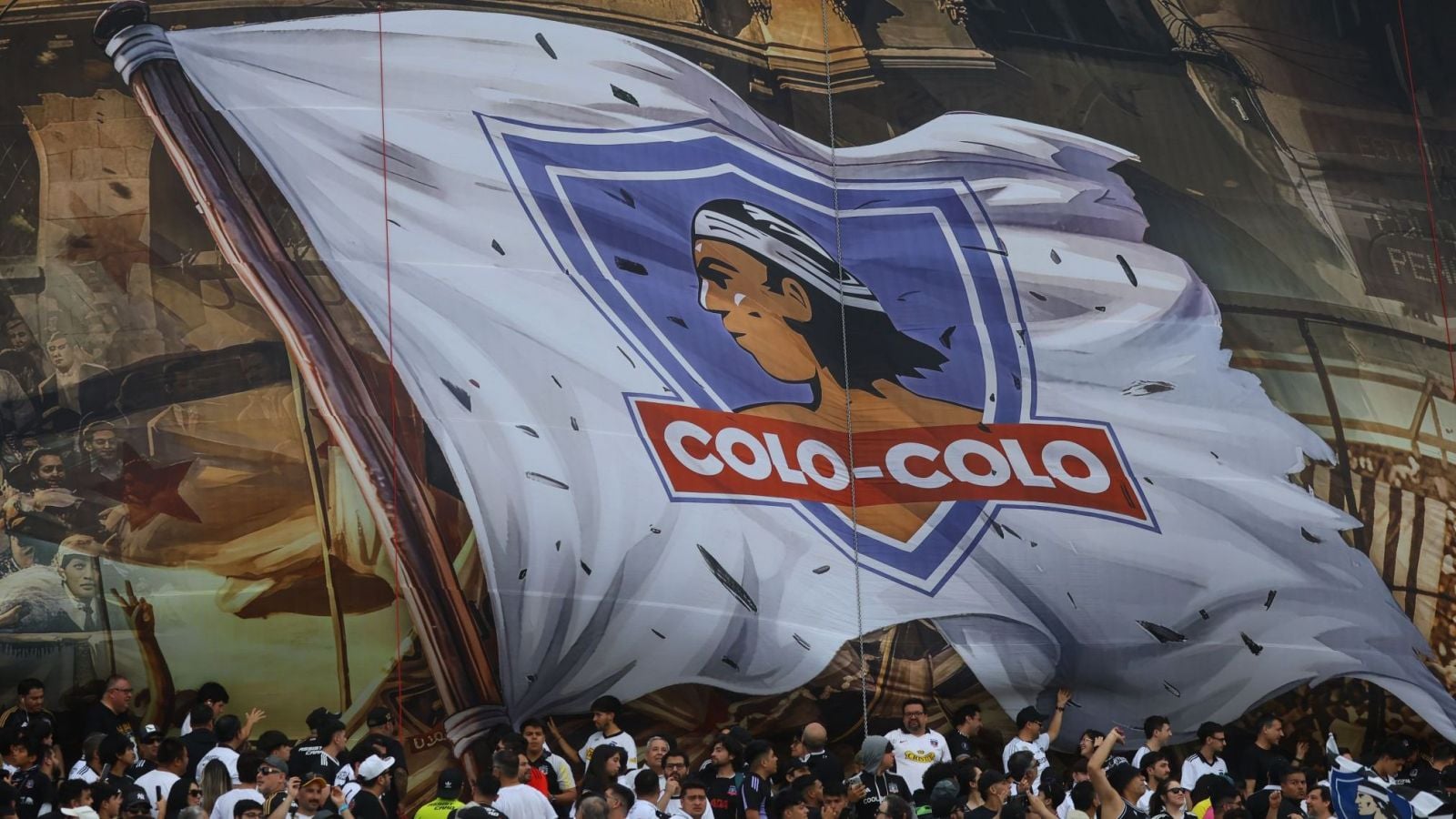 El lienzo fue desplegado en el sector Rapa Nui del estadio Monumental en el duelo clave ante Audax Italiano.