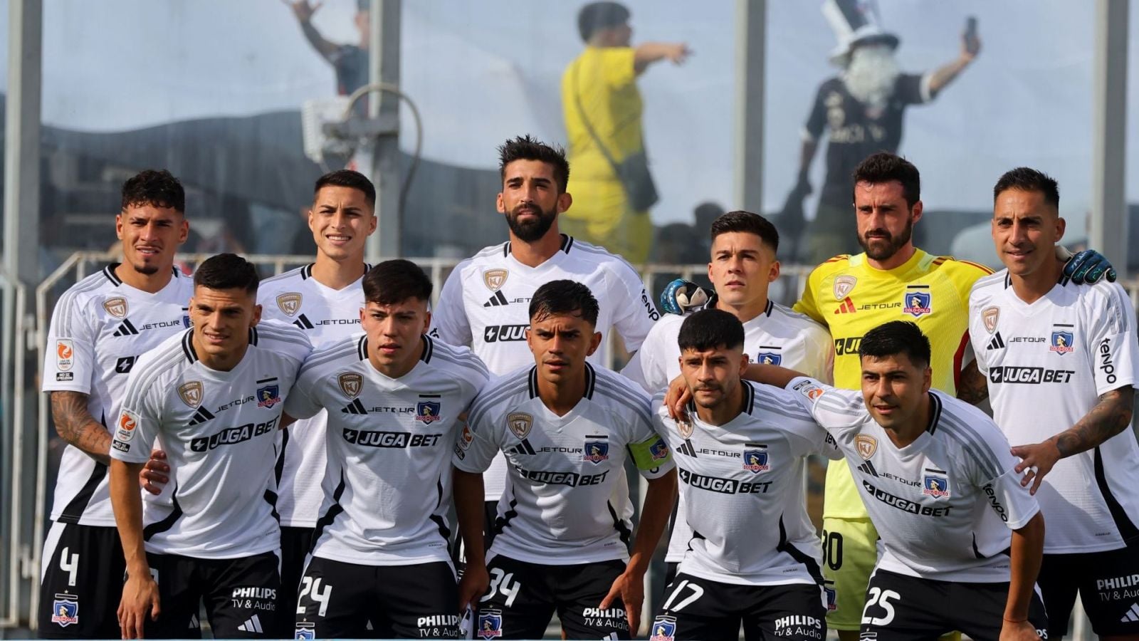 Los fanáticos albos perdieron la paciencia tras el primer tiempo, donde el Cacique está cayendo ante Audax Italiano.