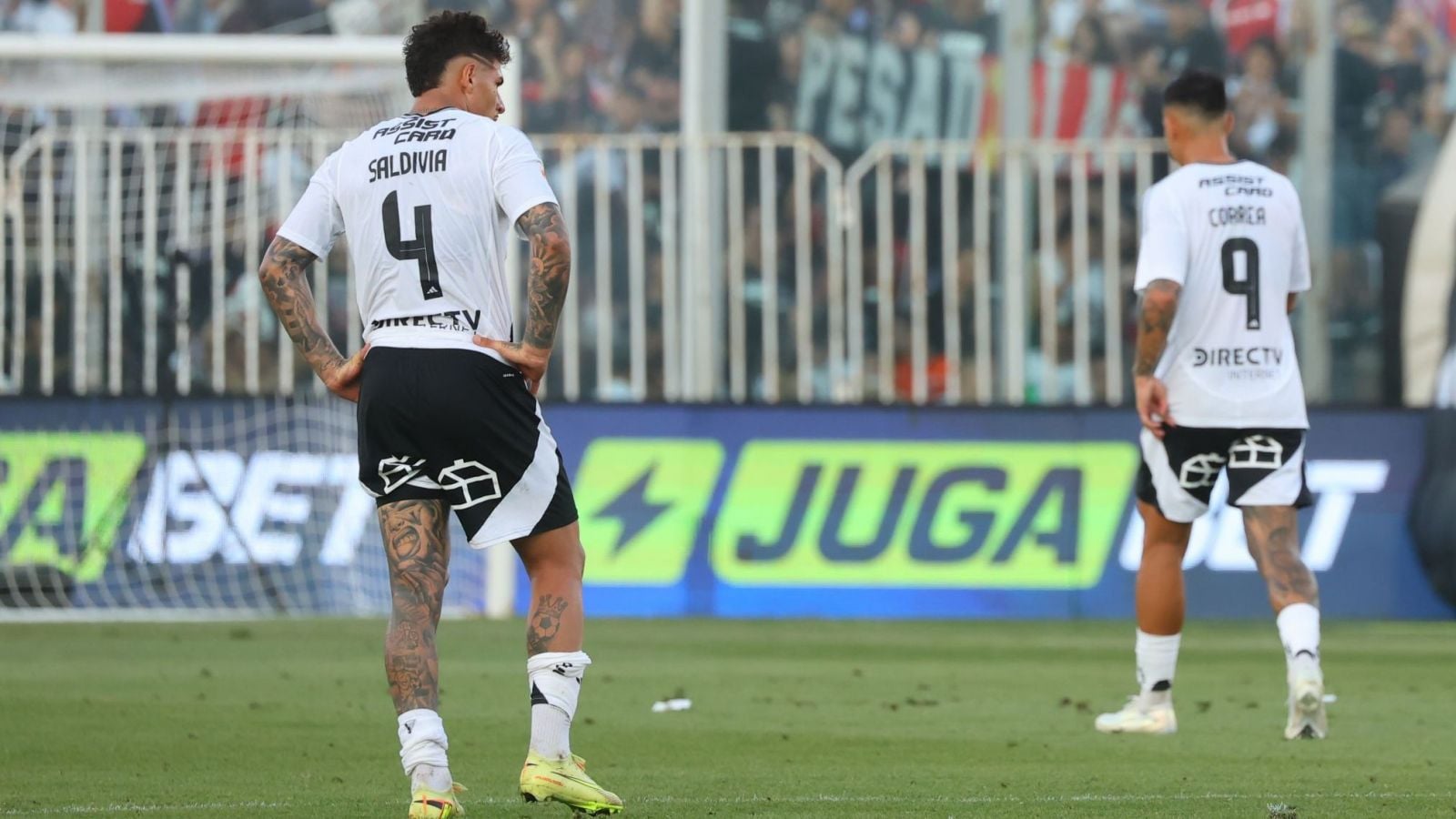 Los hinchas de Colo Colo apuntaron contra Javier Correa