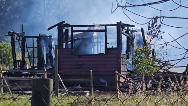 Casa quemada en Cañete tras atentado incendiario